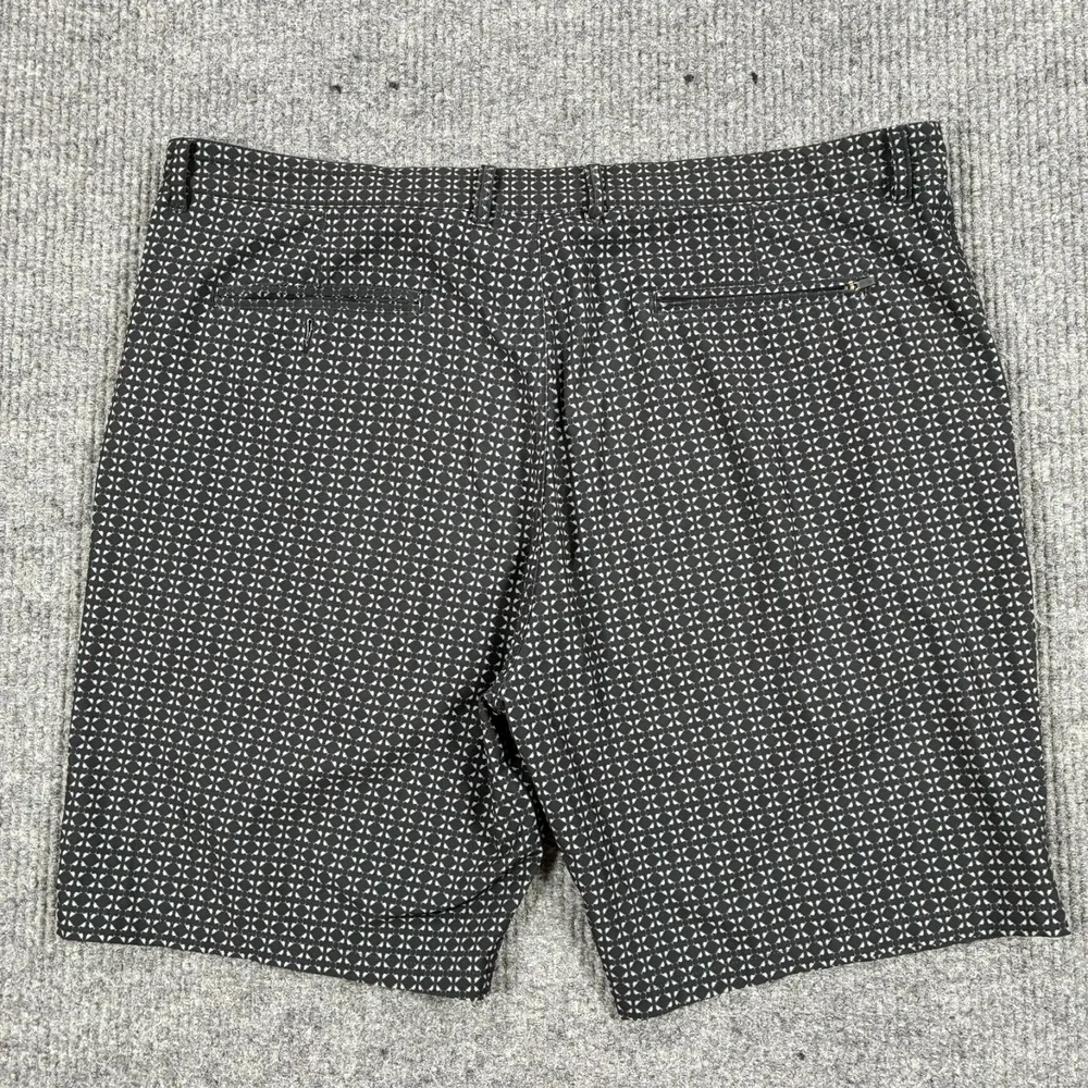 Scales Fishing Board Shorts Mens 42 Black White Geometric Quick Dry Stretch